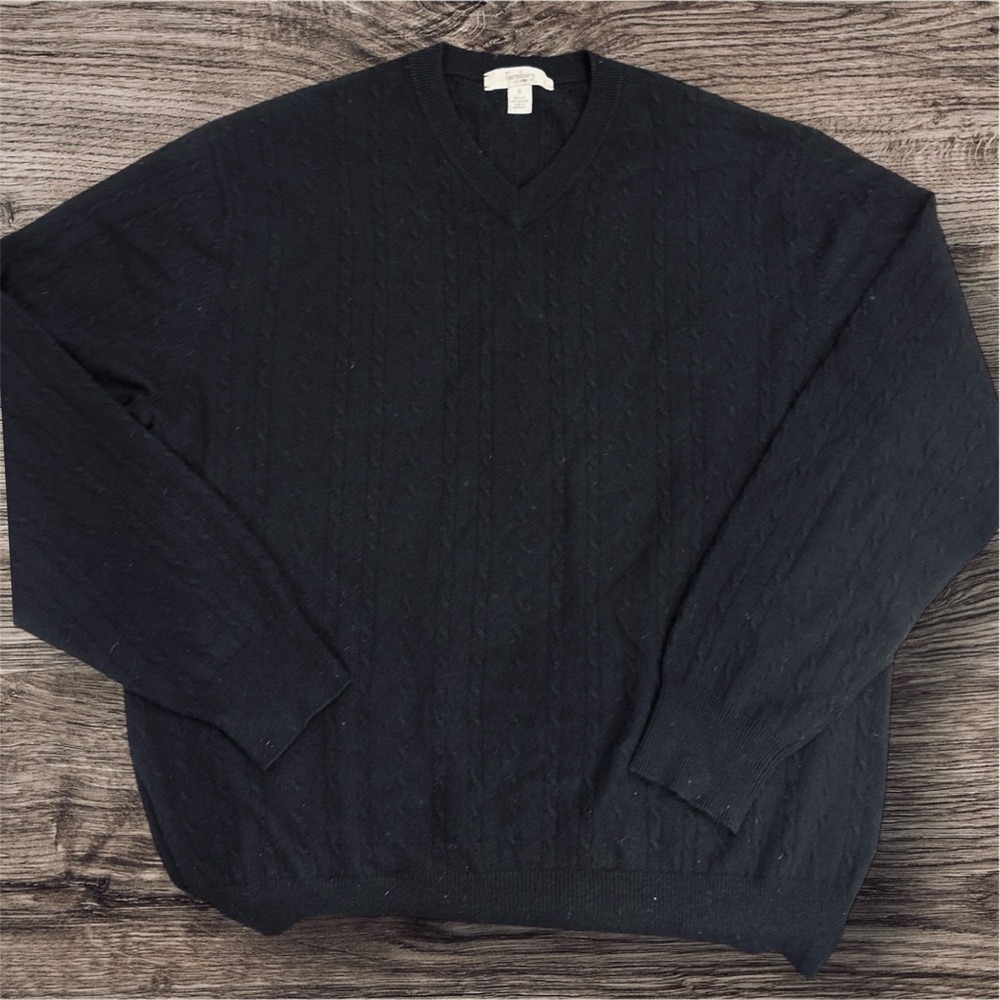 Turnbury Women’s Black Cashmere and Silk Cable Knot V-Neck Sweater